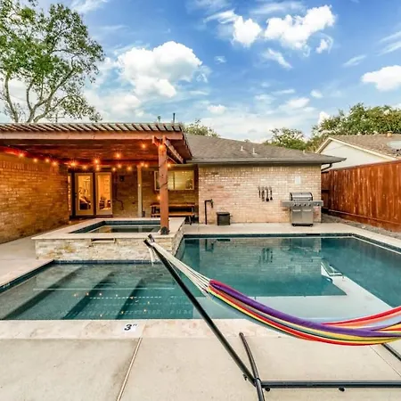 Gorgeous And Cozy Houston Home W A Private Pool